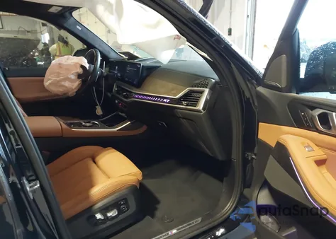 2024 BMW X7 xDrive40I z USA, uszkodzony, nr VIN 5UX23EM06R9U74159